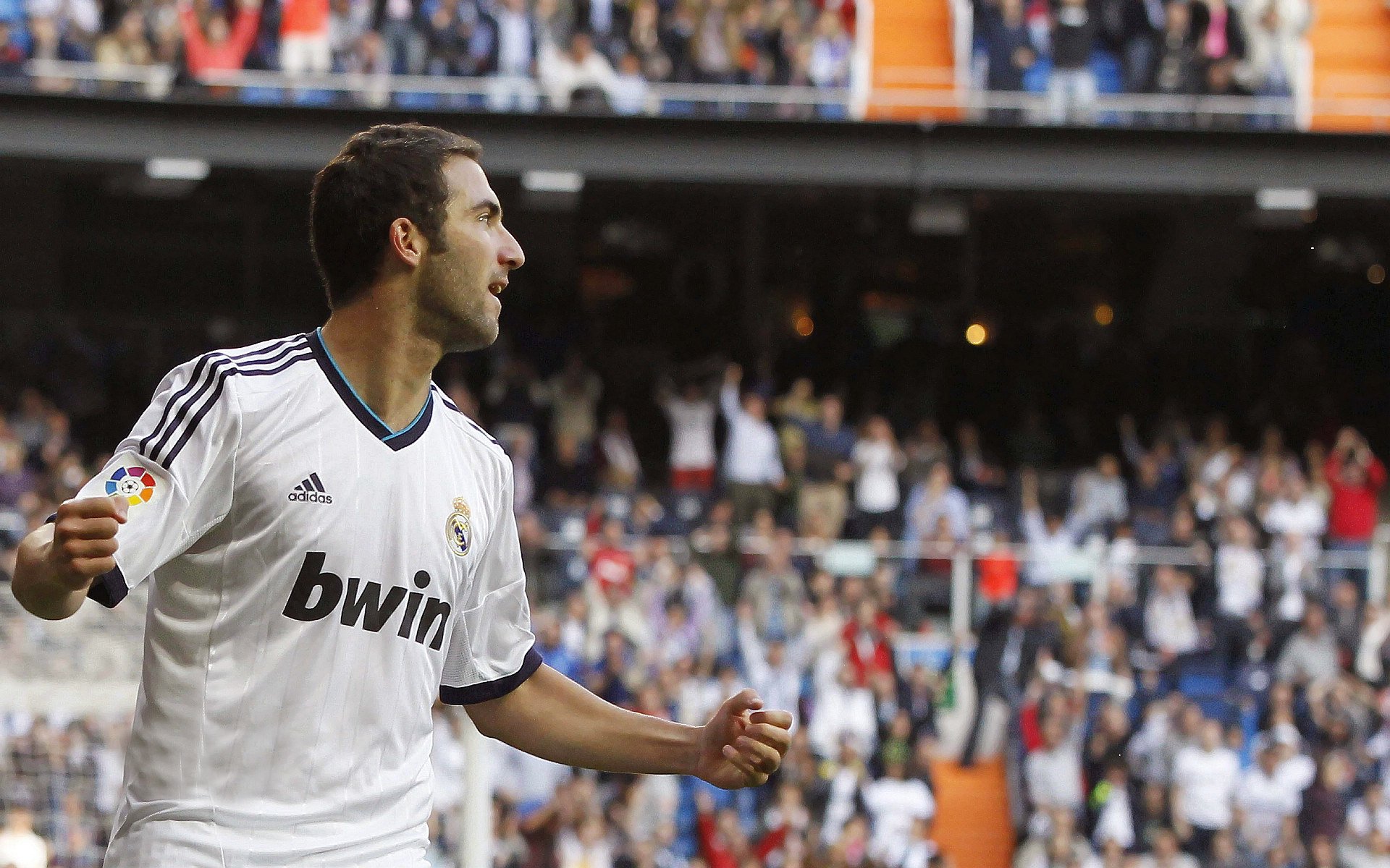 日本队门将多次关键扑救，日本主力门将